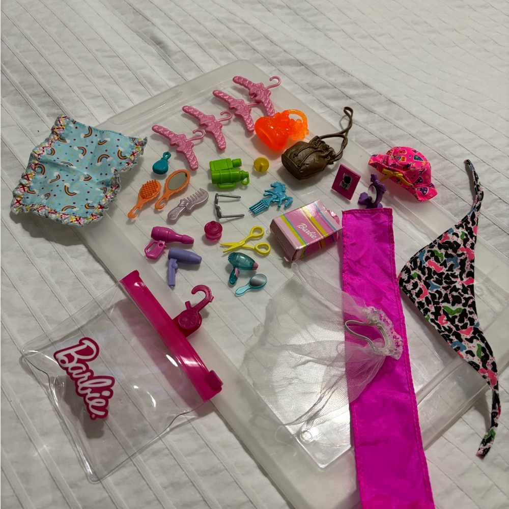 Barbie Accessory Collection - Picture 3 of 4